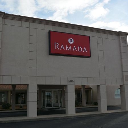 Hotel Ramada By Wyndham Wichita Airport Exterior foto